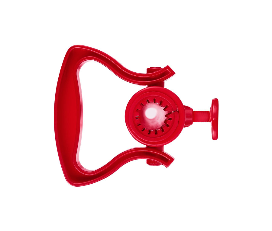 Szczegółowe ujęcie czerwonego wkręcanego uchwytu na parasol plażowy na białym tle.