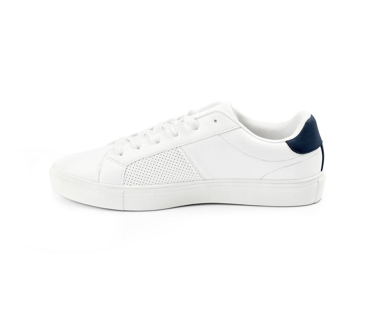 Biały but typu sneaker.