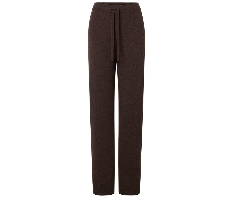 Brązowe spodnie dzianinowe ze sznurkiem w pasie.