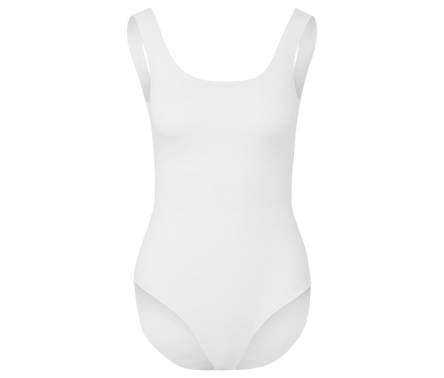 Białe damskie body z okrągłym dekoltem i szerokimi ramiączkami.