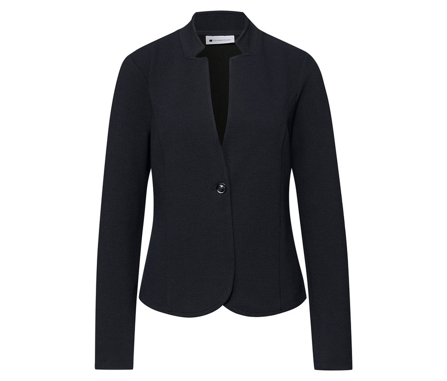 Zbliżenie na granatową marynarkę dżersejową Street One zapinaną na guzik.