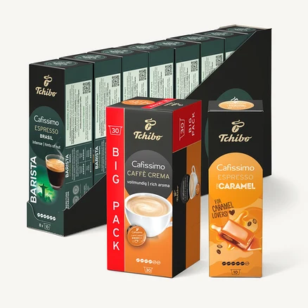 Kilka opakowań kapsułek Tchibo Cafissimo, w tym Espresso Brasil, Caffe Crema i Espresso Caramel.