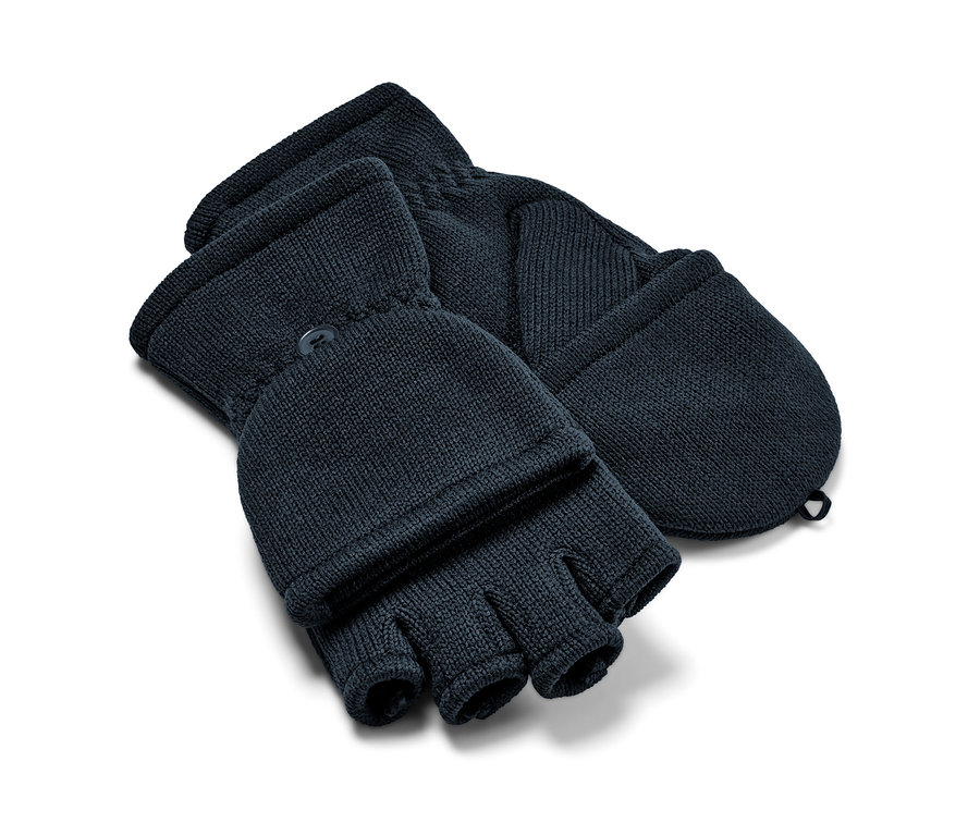 Dwie polarowe rękawiczki z klapką leżą na sobie.