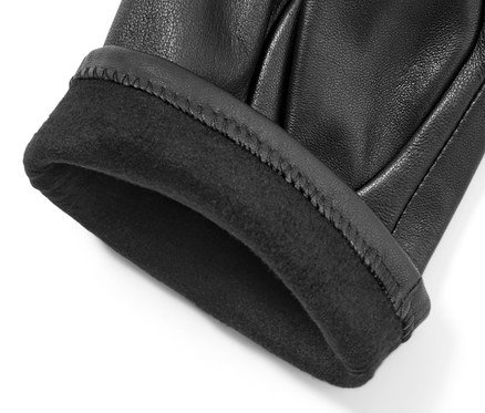 Zbliżenie na czarną skórzaną rękawiczkę.