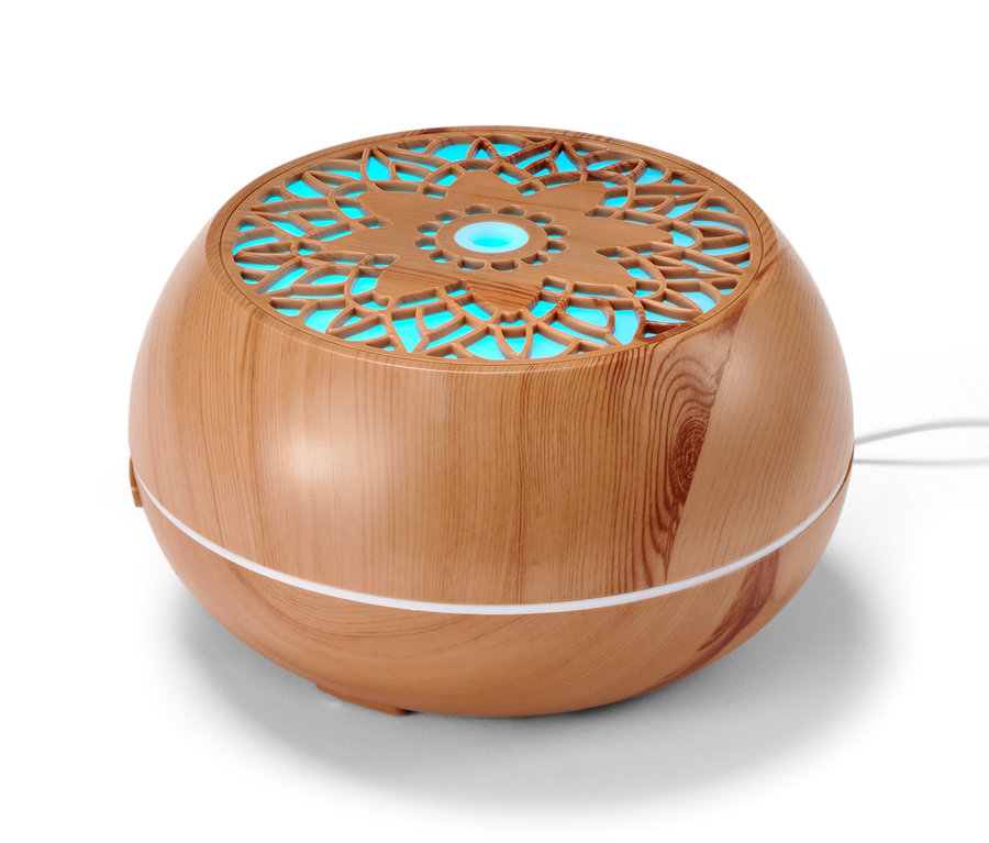 Zbliżenie na dyfuzor zapachów z głośnikiem Bluetooth®.