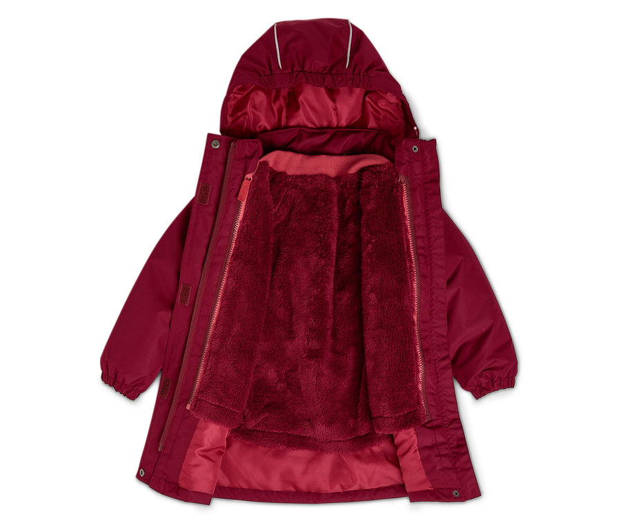 Otwarta czerwona kurtka z kapturem i pluszową podszewką.