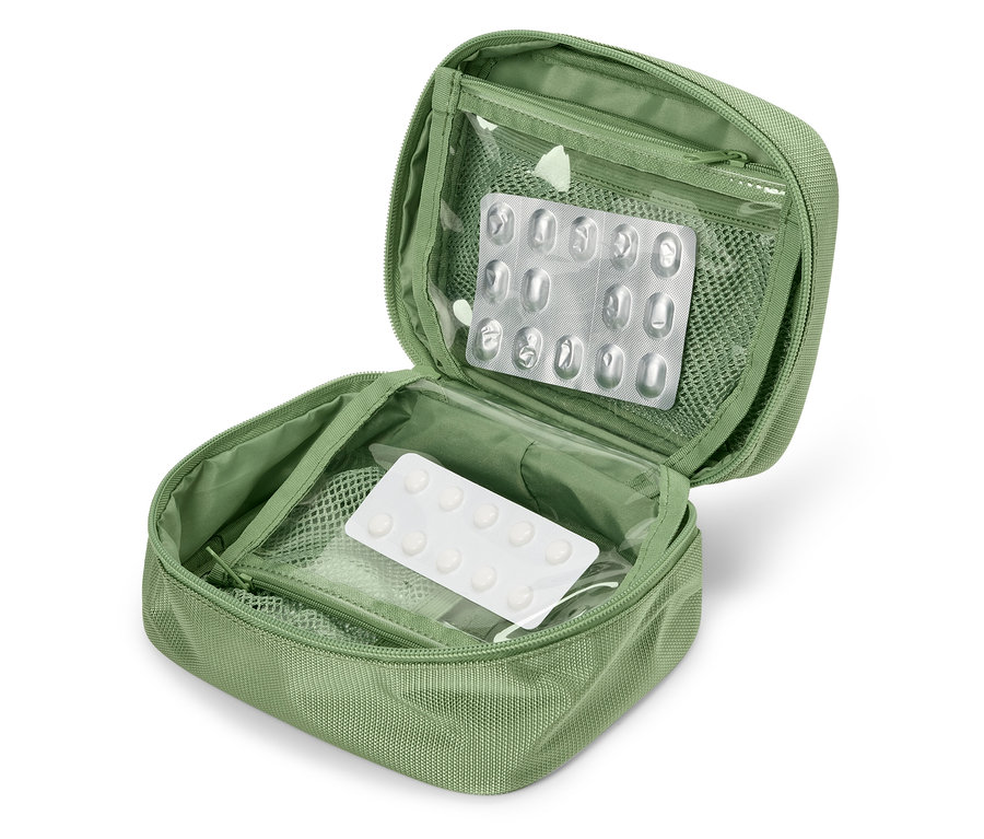 Otwarta zielona apteczka z blistrami leków w środku.