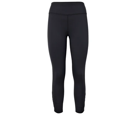 Czarne sportowe legginsy do kolan.