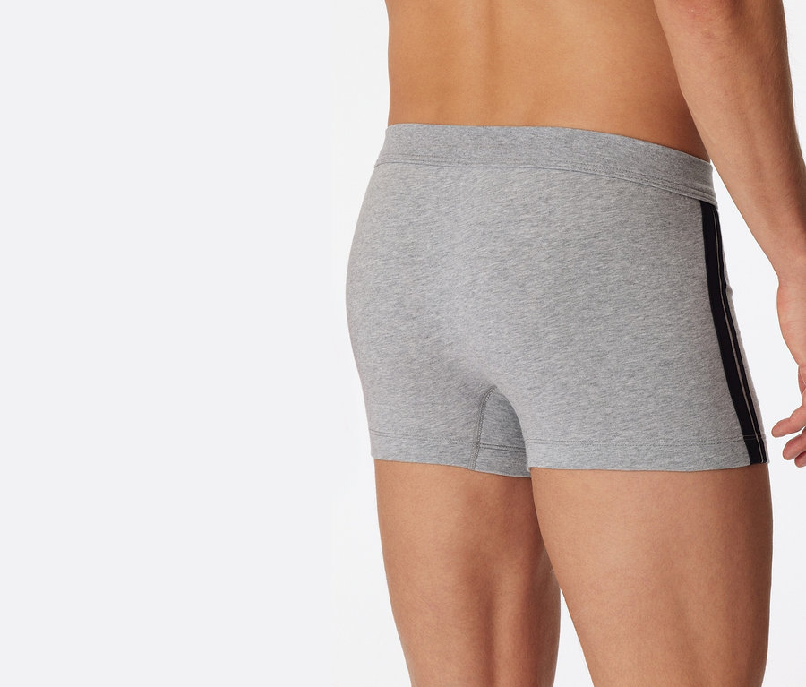 Szczegółowy widok szarych melanżowych bokserek SCHIESSER z czarnym paskiem z boku.