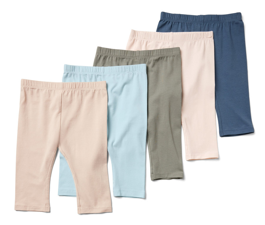 Pięć par dziecięcych legginsów o długości 3/4 w różnych kolorach.