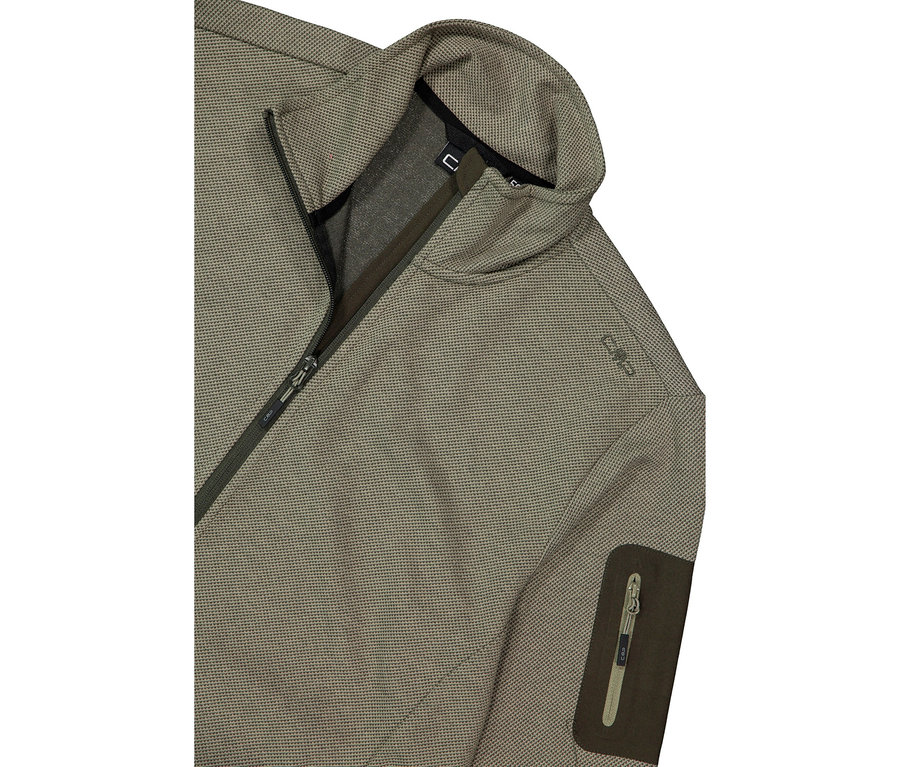Zbliżenie na oliwkową kurtkę z zamkiem błyskawicznym i kieszenią.