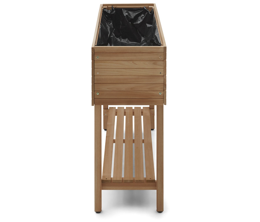 Drewniana skrzynka na rośliny z czarną wyściółką i półką pod spodem.