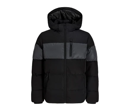 Odblaskowa kurtka pikowana Jack&Jones: Czarna kurtka puchowa z szarym poziomym paskiem na piersi, szarymi panelami na ramionach, kapturem i kieszeniami na zamek.