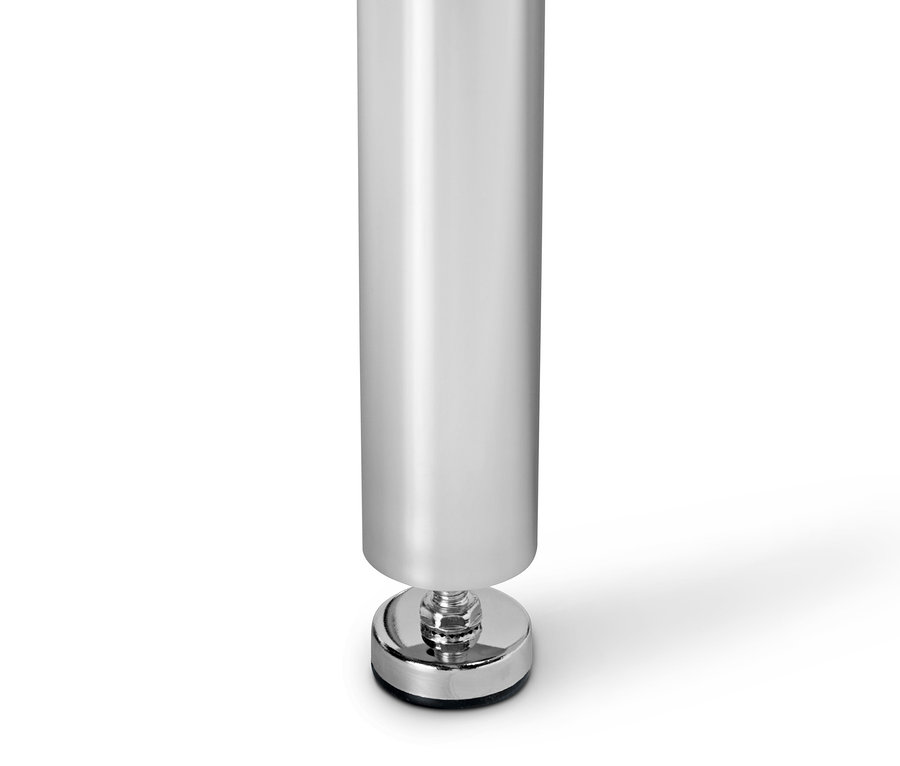 Szczegół nogi metalowego stołu »CN3«.