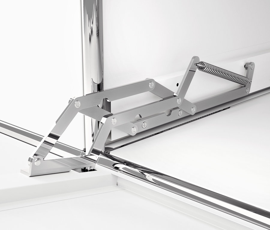 Szczegół białej metalowej szafki CN3 z klapami i metalowym mechanizmem.