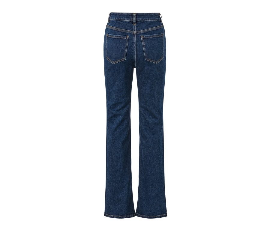 Widok z tyłu spodni dżinsowych typu bootcut – fason „Lou”.