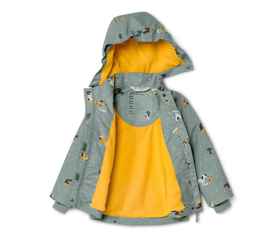 Dziecięca termoaktywna kurtka przeciwdeszczowa we wzór z psami i żółtą podszewką.