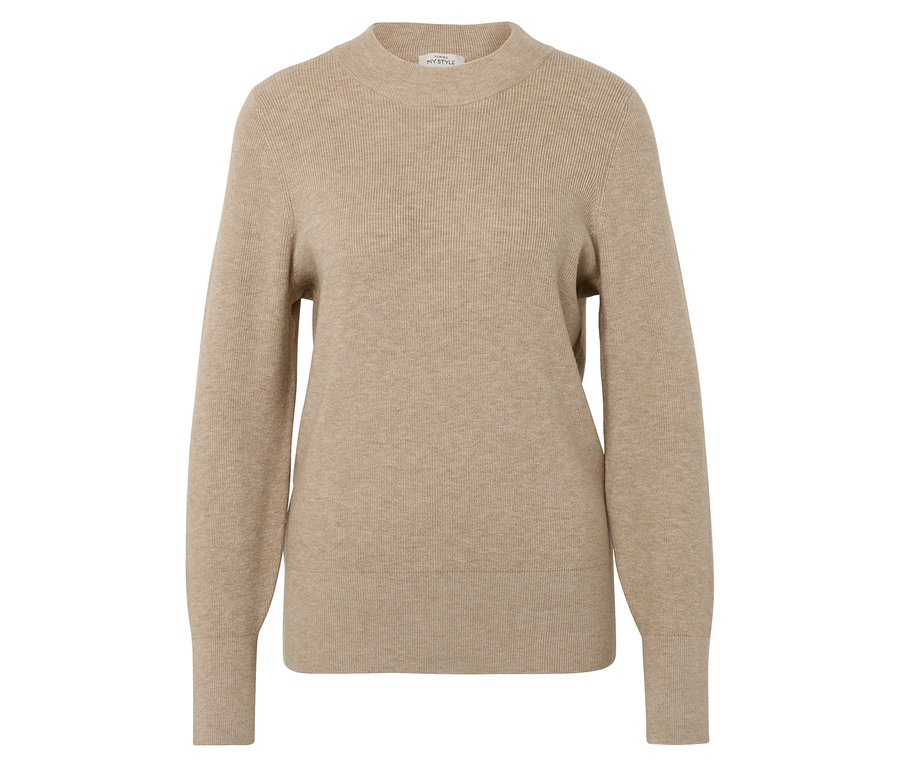 Beżowy sweter z długimi rękawami i okrągłym dekoltem.
