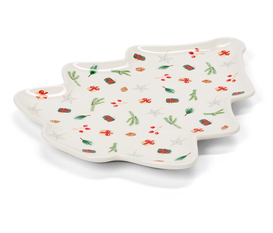 Biały talerz w kształcie choinki z motywami świątecznymi.