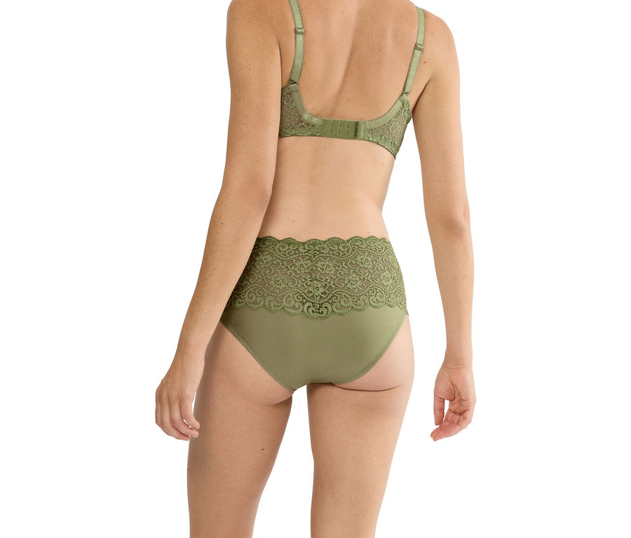 Kobieta widziana od tyłu w zielonym staniku i pasujących majtkach z koronką.