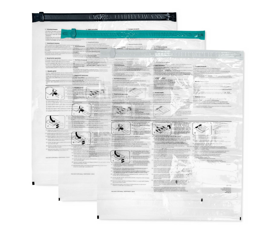 Trzy podróżne worki próżniowe.