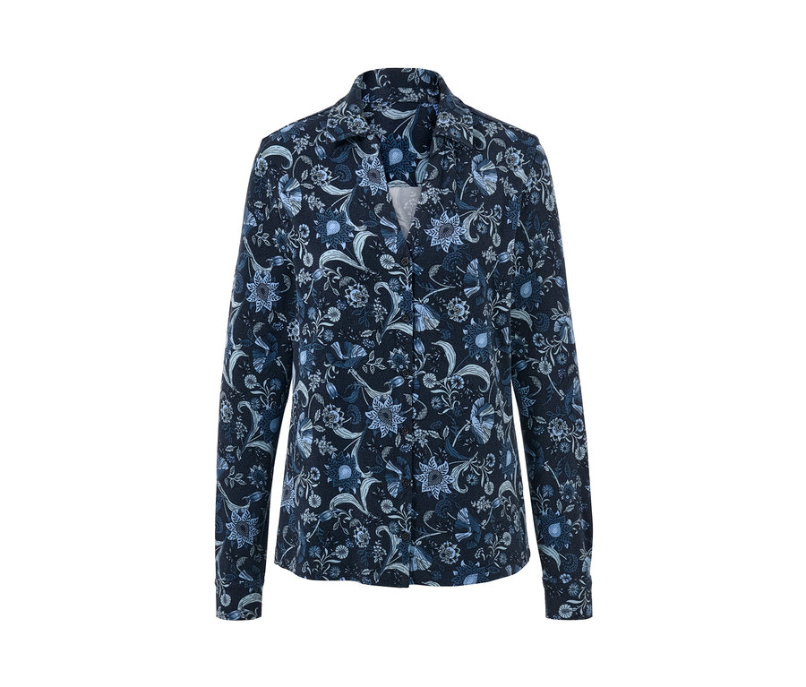 Wzorzysta bluzka zapinana na guziki.