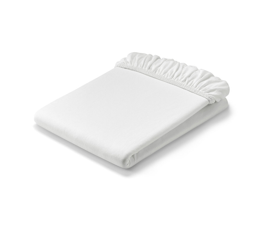 Złożone białe prześcieradło dżersejowe z gumką.