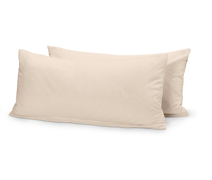 Dwie prostokątne, kremowe poduszki leżą obok siebie na białym tle.
