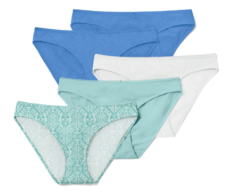 Pięć par wielokolorowych fig leży na sobie.