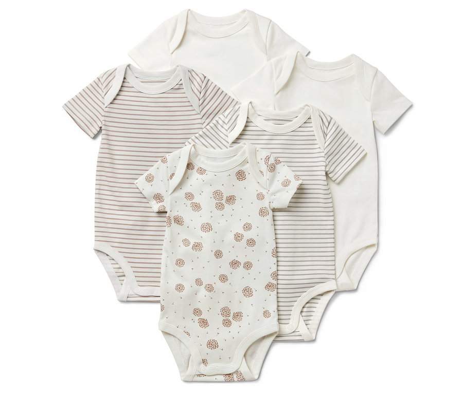 Pięć body z krótkim rękawem dla niemowląt: dwa białe, dwa w brązowe paski i jedno w brązowe kwiatowe wzory.