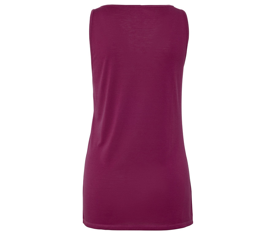 Szczegółowy widok fioletowego podkoszulka.