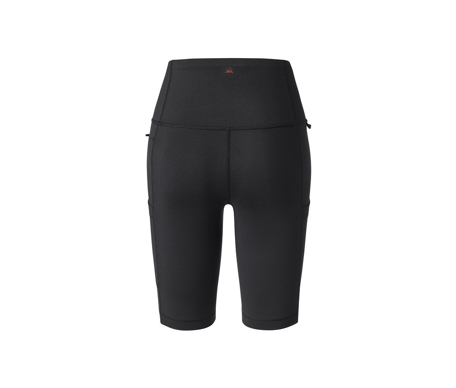 Czarne spodenki turystyczne.