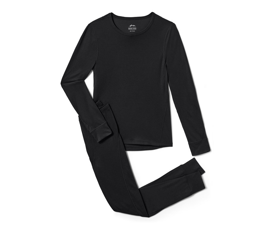Czarna termiczna bielizna funkcyjna.