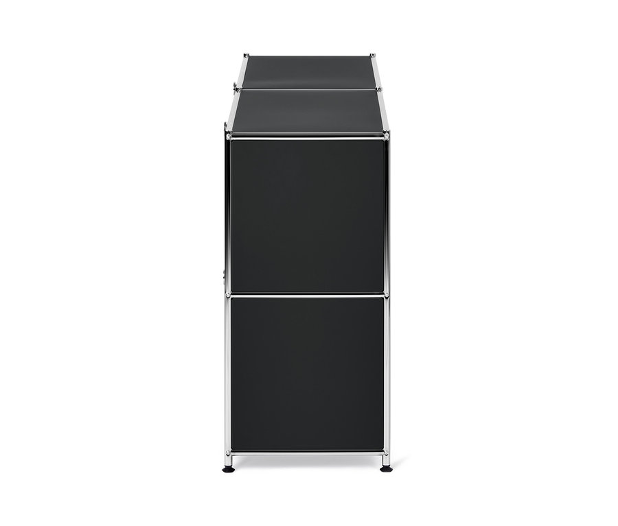 Czarna szafka typu sideboard „CN3” z 4 klapami.