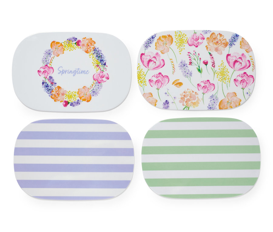 Cztery deski śniadaniowe z różnymi wzorami, w tym kwiatowymi i paskowanymi.