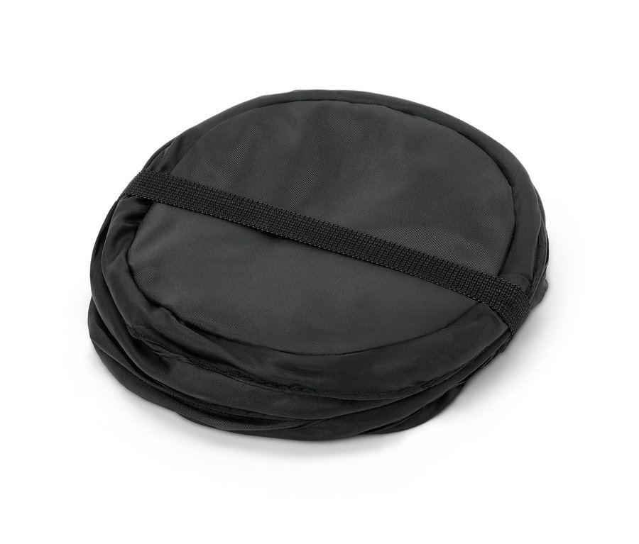 Czarny, składany kosz na śmieci.