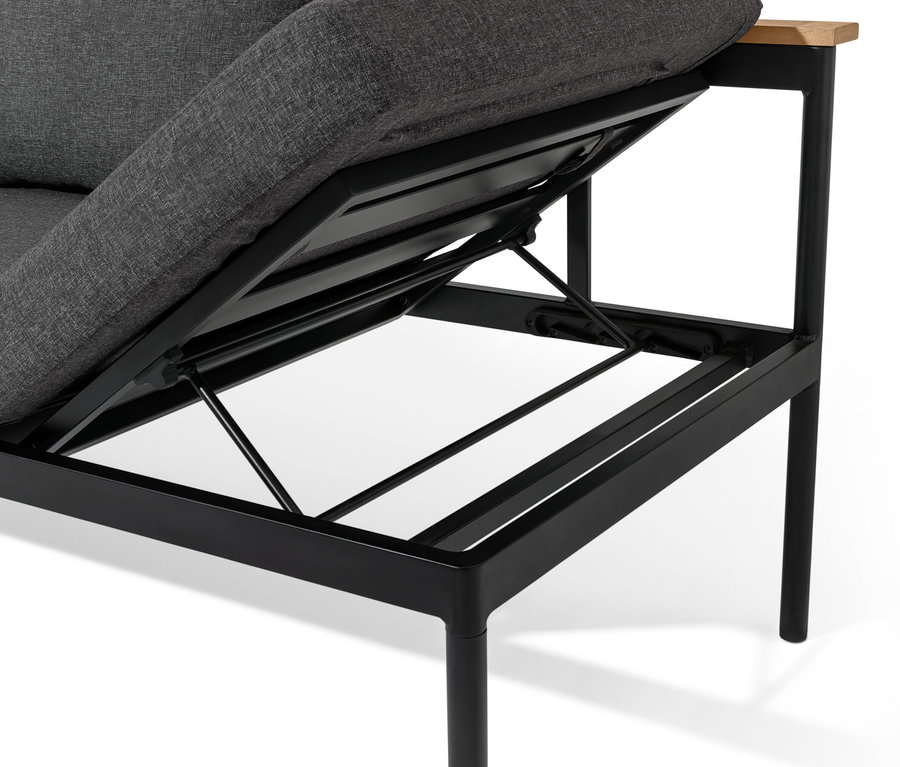 Szczegół ławy do jadalni i leżanki 2 w 1 „Elin” z podniesionym siedziskiem.