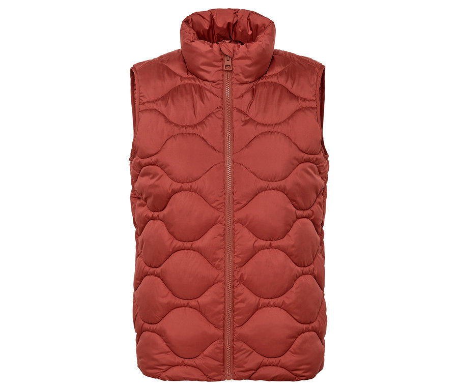 Brązowa pikowana kamizelka z zamkiem błyskawicznym na środku.