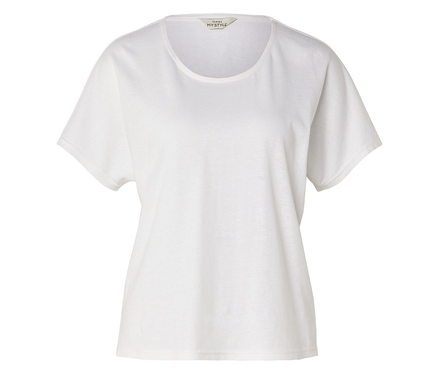 Biały T-shirt z krótkimi rękawami i okrągłym dekoltem.
