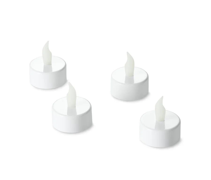 Cztery białe Świeczki LED typu tea light, 4 sztuki, ułożone na białym tle.