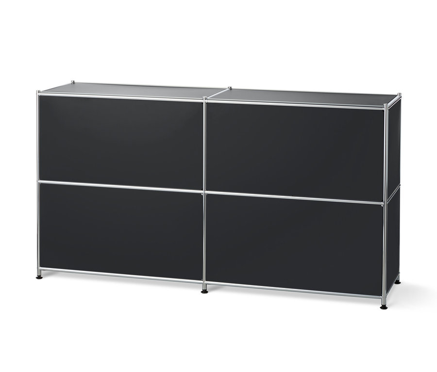 Czarna metalowa szafka typu sideboard z 2 przegrodami z klapami.