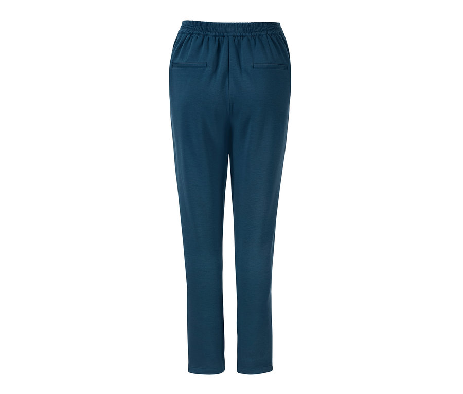 Szczegółowy widok z tyłu spodni dresowych.