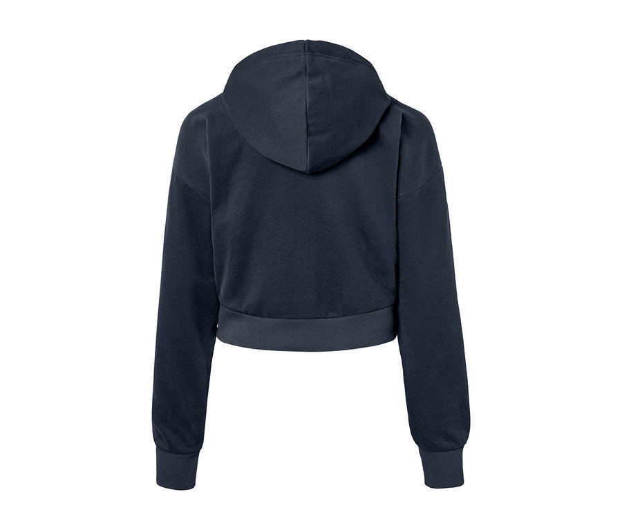 Granatowa, krótka sportowa bluza dresowa widziana z tyłu.