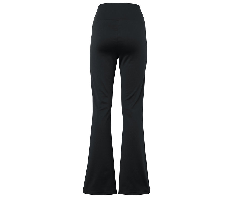 Widok z tyłu czarnych spodni dzwonów.