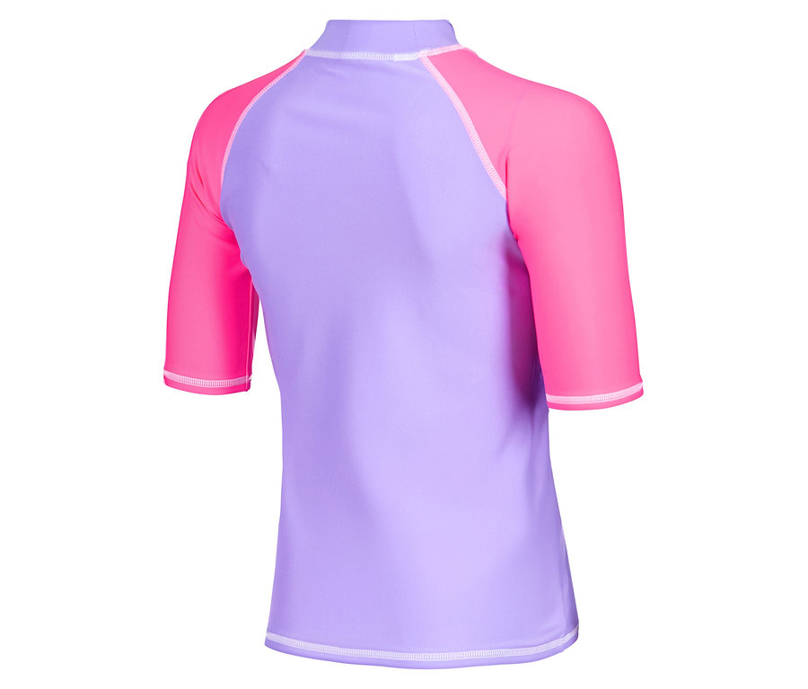 Widok z tyłu fioletowo-różowej koszulki do pływania z krótkimi rękawami.
