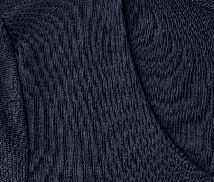 Zbliżenie granatowej koszulki Street One z krótkim rękawem.