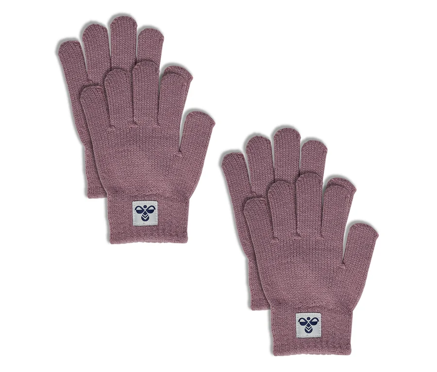 Dwie pary jasnofioletowych rękawiczek hummel® „HMLJR Knit Gloves 2P” z logo na mankiecie.