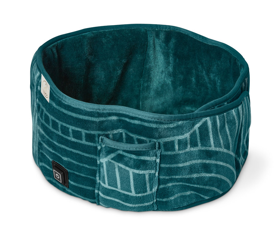 Zielony pas rozgrzewający z akumulatorem na białym tle.