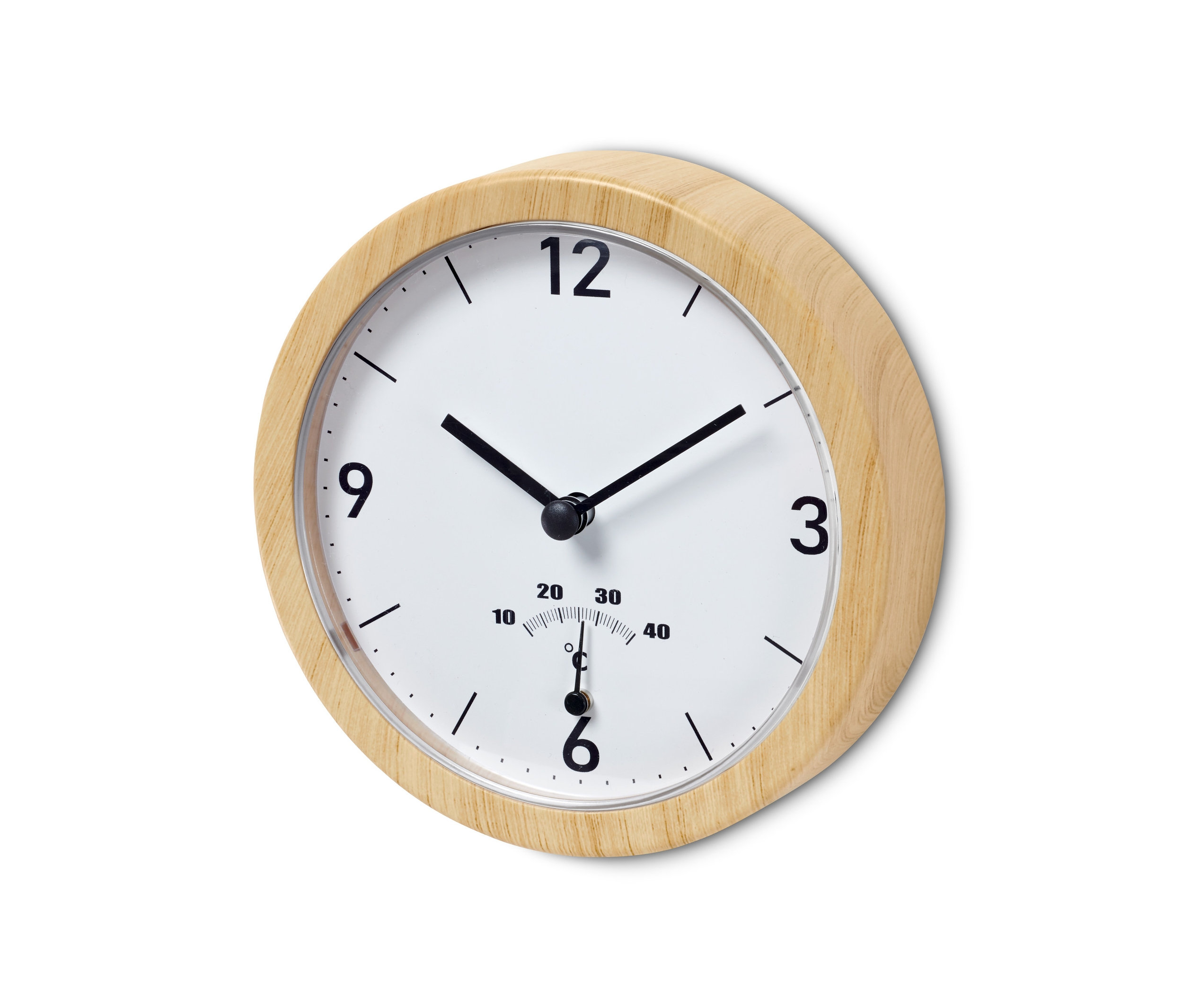 Detal łazienkowego zegara ściennego z termometrem, z drewnianą ramą i białą tarczą.