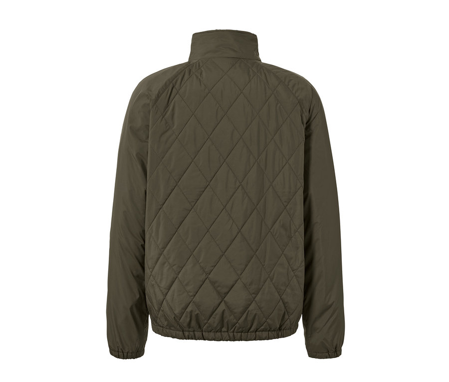 Widok z tyłu kurtki wiatroszczelnej z pikowaniem w romby.